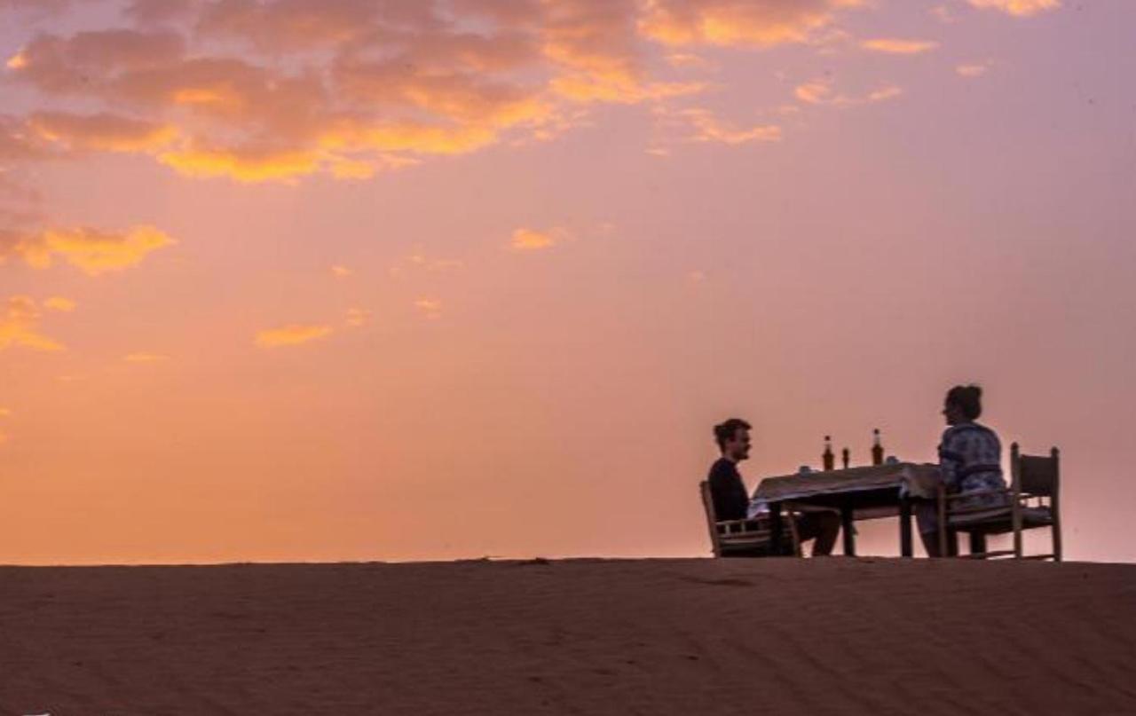 Roses Desert Camp 梅尔祖卡 外观 照片
